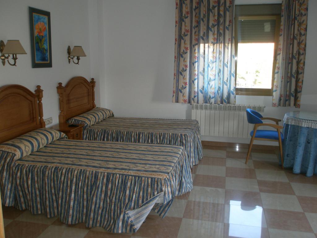 Hostal Los Rosales Alcaraz Room photo
